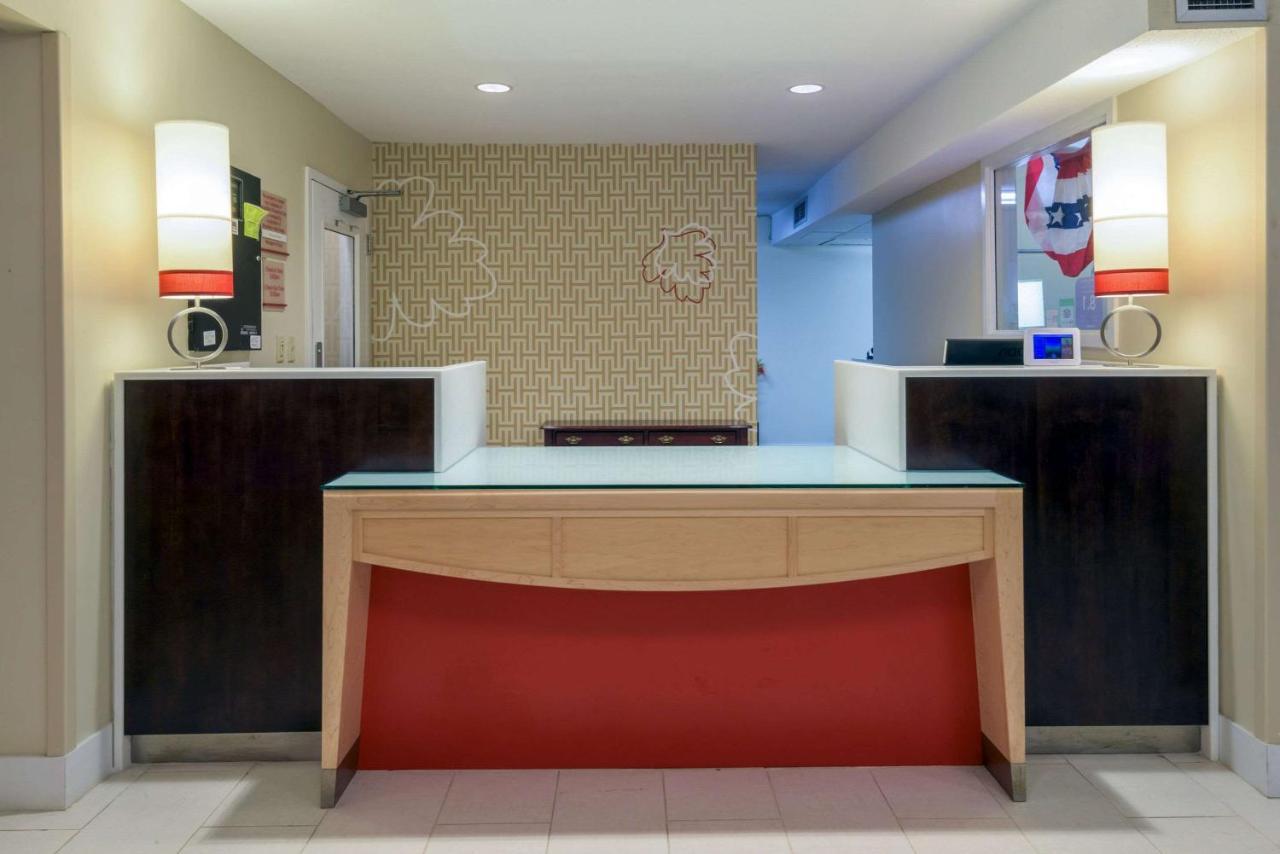 Mainstay Suites Hartford Мериден Экстерьер фото