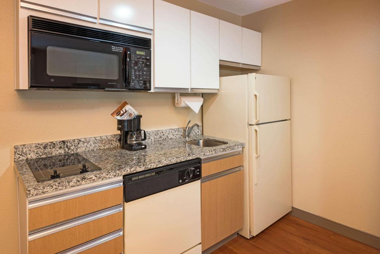 Mainstay Suites Hartford Мериден Экстерьер фото