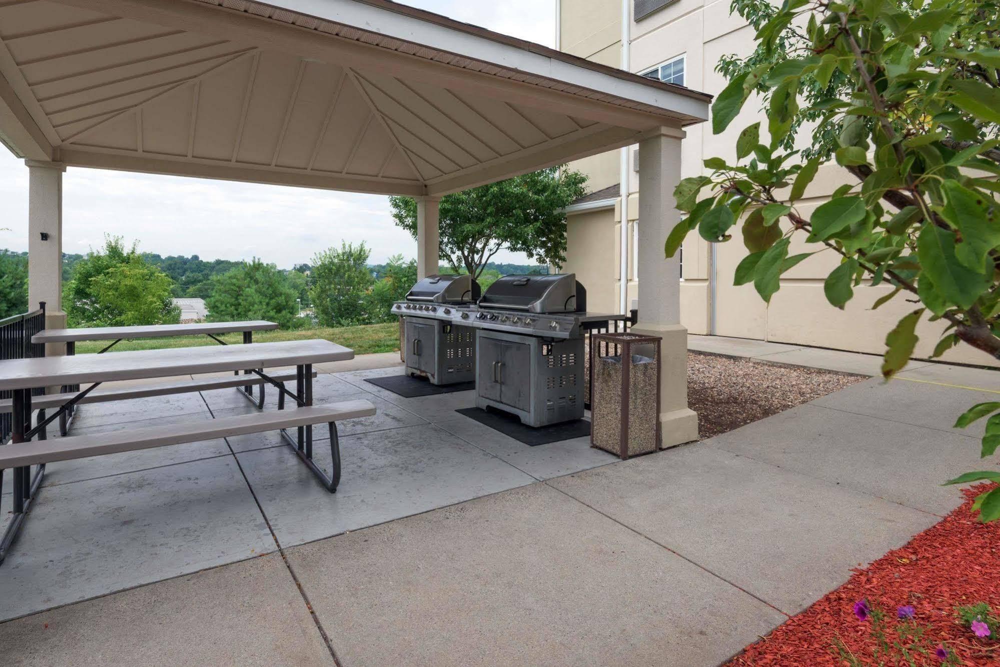 Mainstay Suites Hartford Мериден Экстерьер фото
