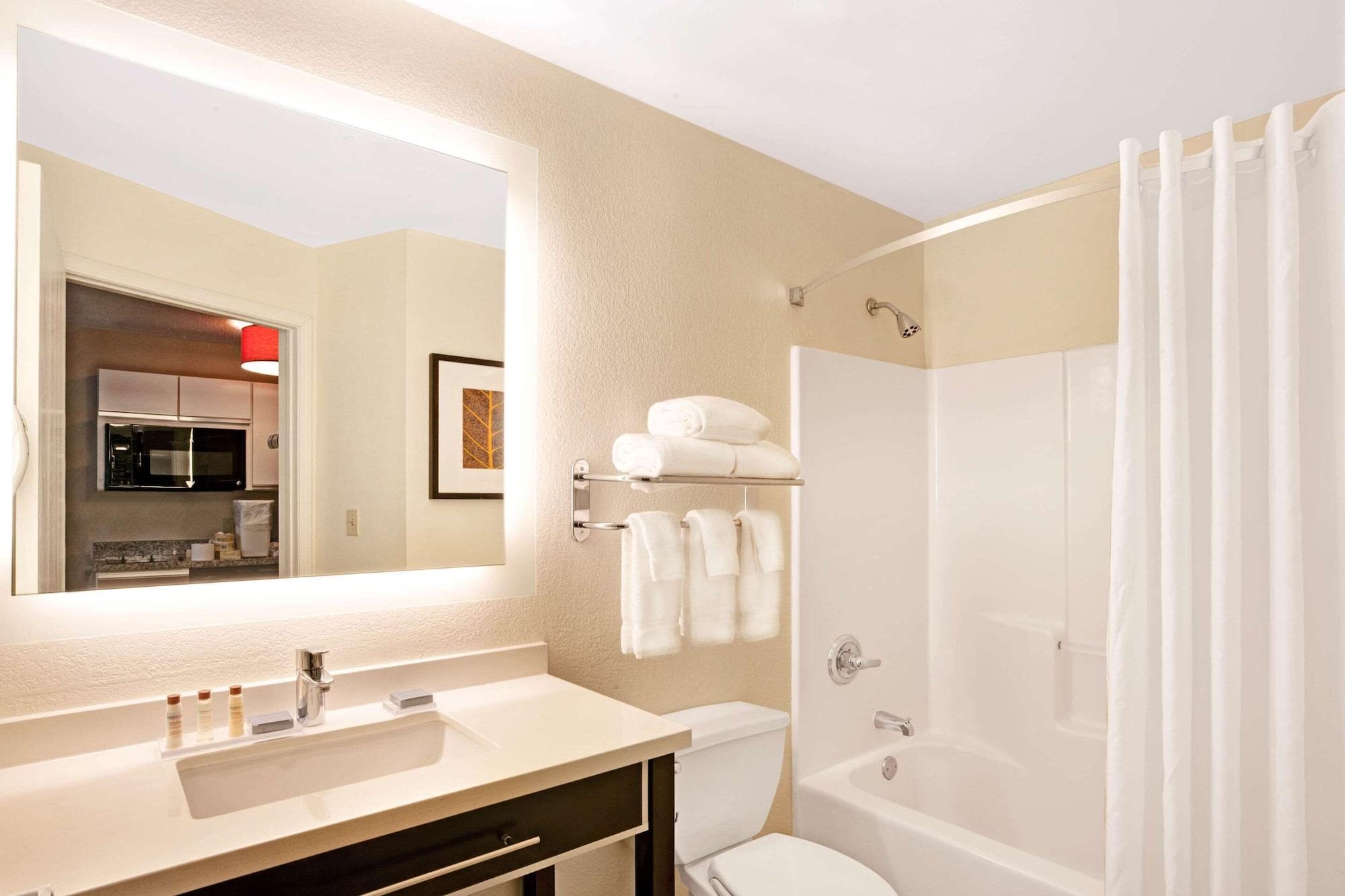 Mainstay Suites Hartford Мериден Экстерьер фото
