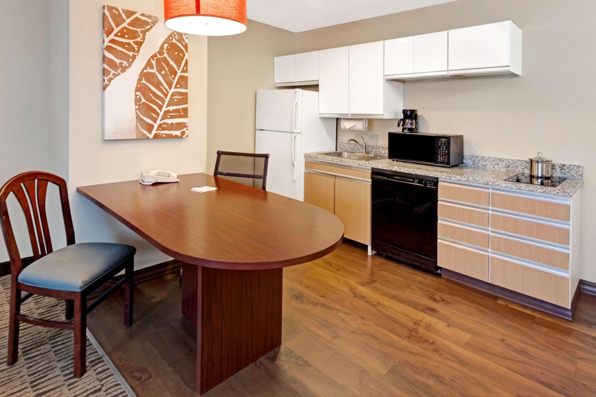 Mainstay Suites Hartford Мериден Экстерьер фото