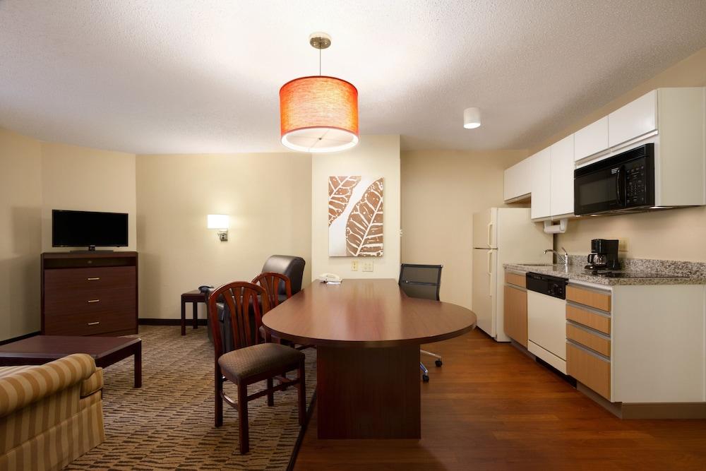Mainstay Suites Hartford Мериден Экстерьер фото